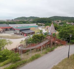 アクアス